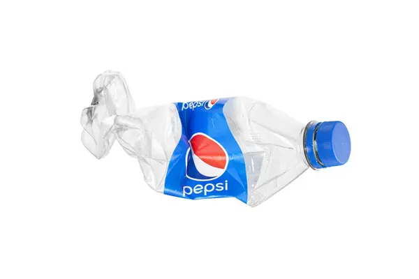 Chisinau Mołdowa Listopada 2023 Zgnieciona Pusta Plastikowa Butelka Pepsi Wyizolowana — Zdjęcie stockowe