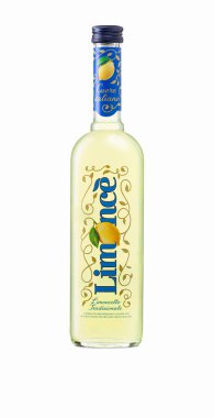 Limonce, Sicilya limonatasından yapılmış doğal limoncello şişesi. Beyaz arkaplanda limon likörü izole edildi