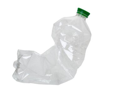 Beyaz arka planda kullanılmış plastik şişe. kırpma yolu ile