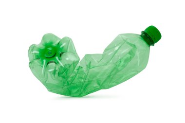 Beyaz arka planda kullanılmış plastik şişe. kırpma yolu ile