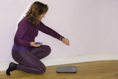 Smart watches and smart phones are ideal for recording body weight from blue tooth intelligent weighing scales.