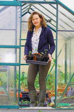 Bahçıvanın bahçıvan takviminin 1 Mart 'tan itibaren başlamasıyla bahçıvan için ekme ve ekme ciddi olarak başlar..