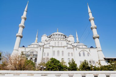 Mavi Cami, İstanbul 'daki Sultanahmet Meydanı' nda, Ayasofya ile birlikte bir turizm merkezi ve dünya mirası sahası..