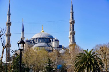 Mavi Cami, İstanbul 'daki Sultanahmet Meydanı' nda, Ayasofya ile birlikte bir turizm merkezi ve dünya mirası sahası..