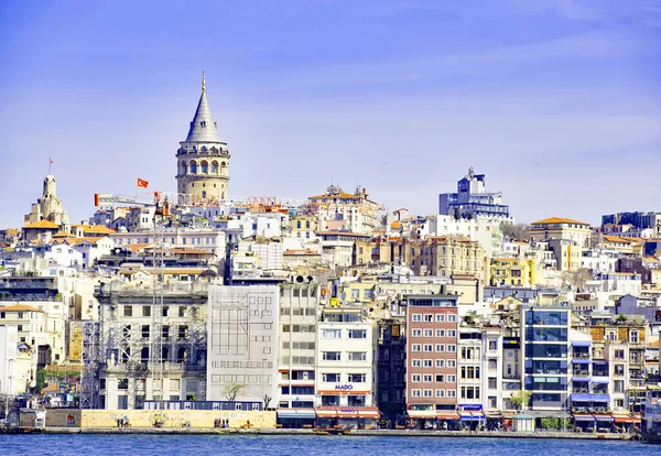 Gelata Kulesi, İstanbul 'un büyük bölümlerini görmek için önemli bir nokta. Bu görüş açısı, 14 Nisan 2023 Cuma günü İstanbul, İstanbul, İstanbul 'daki Boğaz Boğazı' ndan alınmıştır..