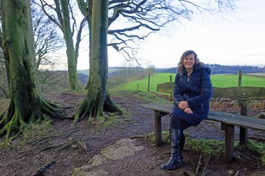 Scaleber Foss, Ocak ayındaki korunaklı ve güneşli kış yürüyüşleri için güzel, resimli ve renkli manzaralar sunuyor..