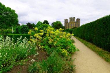 Hardwick Hall, Derbyshire, İngiltere, muhteşem manzaralar, bahçeler ve Hardwick 'li Bess' in eşsiz tarihini sunar, 23 Haziran 2024 Pazar günü..