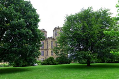 Hardwick Hall, Derbyshire, İngiltere, muhteşem manzaralar, bahçeler ve Hardwick 'li Bess' in eşsiz tarihini sunar, 23 Haziran 2024 Pazar günü..