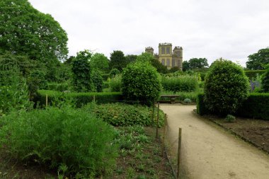 Hardwick Hall, Derbyshire, İngiltere, muhteşem manzaralar, bahçeler ve Hardwick 'li Bess' in eşsiz tarihini sunar, 23 Haziran 2024 Pazar günü..