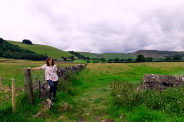 Hope 'dan Castleford' a uzanan halk yolu, yabani çayırlarda, nehir kollarında, tarım arazilerinde harika bir yürüyüş sağlar ve Tehlike Şatosu 'nun mükemmel manzarasını sağlar..