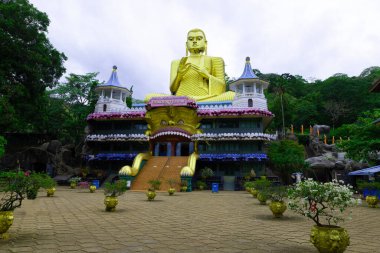 Dambulla Tapınağı, 4 Eylül 2024 Perşembe günü Dambulla, Matale District, Sri Lanka 'da ziyaretçilere açıktır..