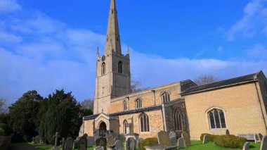 Hemingford Abbots 'taki St. Margaret Kilisesi, büyük ölçüde 1300' lerden gelmektedir..
