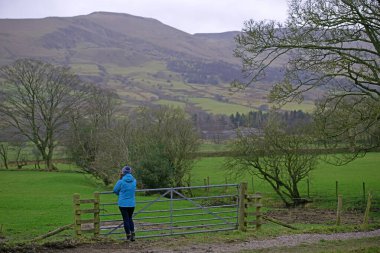 Çelik Cotton Demiryolu Bamford ve Hope istasyonları arasında uzanan Peak District 'teki uzun mesafeli bir patikadır..