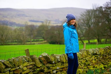 Çelik Cotton Demiryolu Bamford ve Hope istasyonları arasında uzanan Peak District 'teki uzun mesafeli bir patikadır..