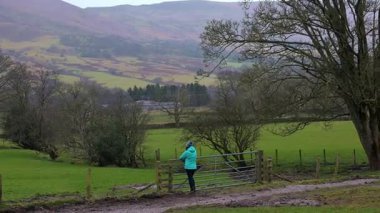 Çelik Cotton Demiryolu Bamford ve Hope istasyonları arasında uzanan Peak District 'teki uzun mesafeli bir patikadır..