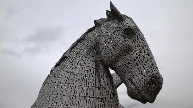 Kelpie 'ler, 14 Nisan 2025 Pazartesi günü Grangemouth, Falkirk, İskoçya' da izlemek için fantastik bir manzara..