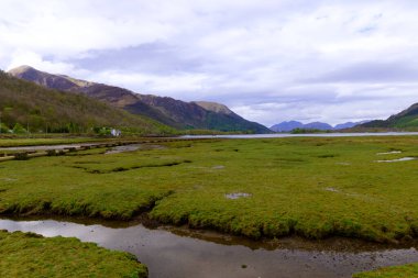 Leven Gölü denize açılıyor, Glencoe 'nun batısında, İskoçya İskoçya' da. Manzara gelgitlerin davranışlarıyla şekillenir..