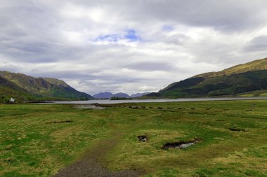 Leven Gölü denize açılıyor, Glencoe 'nun batısında, İskoçya İskoçya' da. Manzara gelgitlerin davranışlarıyla şekillenir..
