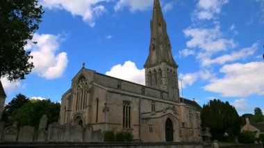 Bakire Meryem, birinci sınıf bir bina. Oakham 'da, Stamford, Northamptonshire yakınlarında..