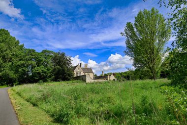 Lyvedens Malikanesi, 30 Mayıs 2025 Cuma günü Northamptonshire 'da olağanüstü ilgi çekici bir binadır..