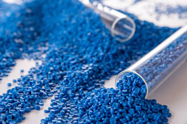 Beyaz plastik tanecikler, plastik polimer tanecikler, polimer topaklar, su boruları yapmak için ham maddeler, petrokimyasallardan plastik ve bileşik ekstrüzyon, bitki polietilen reçinesi..