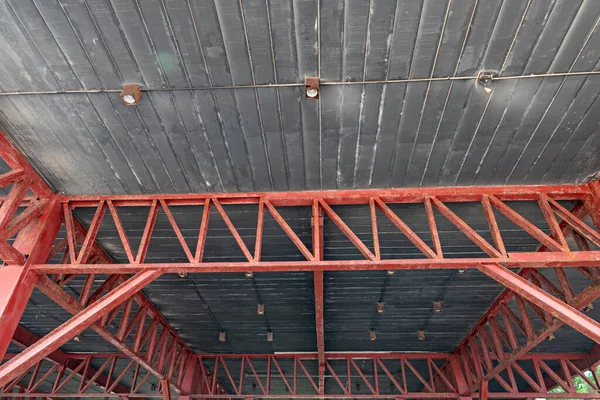 Estrutura Telhado Aço Têm Ferrugem Estrutura Aço Grande — Fotografia de Stock