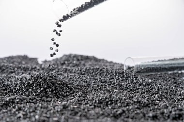 Beyaz plastik tanecikler, plastik polimer tanecikler, polimer topaklar, su boruları yapmak için ham maddeler, petrokimyasallardan plastik ve bileşik ekstrüzyon, bitki polietilen reçinesi..
