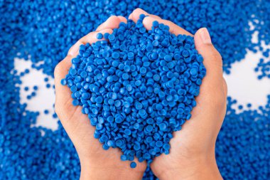 Beyaz plastik tanecikler, plastik polimer tanecikler, polimer topaklar, su boruları yapmak için ham maddeler, petrokimyasallardan plastik ve bileşik ekstrüzyon, bitki polietilen reçinesi..