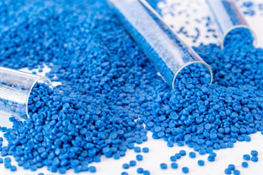 Beyaz plastik tanecikler, plastik polimer tanecikler, polimer topaklar, su boruları yapmak için ham maddeler, petrokimyasallardan plastik ve bileşik ekstrüzyon, bitki polietilen reçinesi..