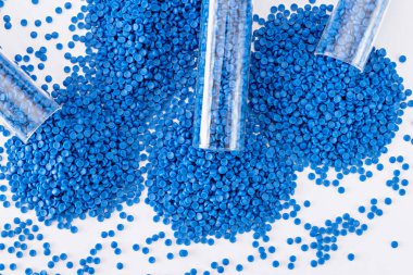 Beyaz plastik tanecikler, plastik polimer tanecikler, polimer topaklar, su boruları yapmak için ham maddeler, petrokimyasallardan plastik ve bileşik ekstrüzyon, bitki polietilen reçinesi..