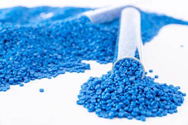 Beyaz plastik tanecikler, plastik polimer tanecikler, polimer topaklar, su boruları yapmak için ham maddeler, petrokimyasallardan plastik ve bileşik ekstrüzyon, bitki polietilen reçinesi..