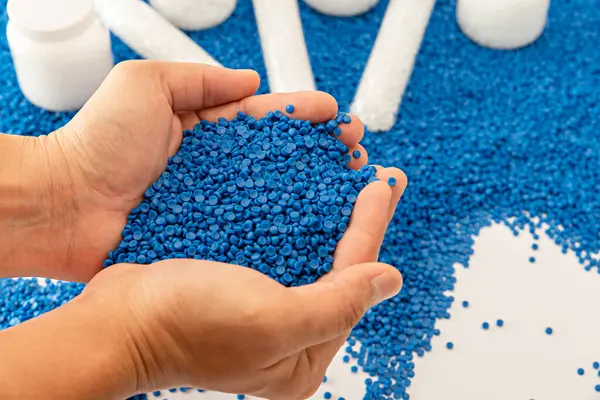 Beyaz plastik tanecikler, plastik polimer tanecikler, polimer topaklar, su boruları yapmak için ham maddeler, petrokimyasallardan plastik ve bileşik ekstrüzyon, bitki polietilen reçinesi..