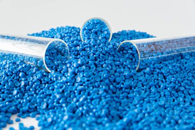 Beyaz plastik tanecikler, plastik polimer tanecikler, polimer topaklar, su boruları yapmak için ham maddeler, petrokimyasallardan plastik ve bileşik ekstrüzyon, bitki polietilen reçinesi..