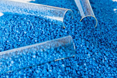 Beyaz plastik tanecikler, plastik polimer tanecikler, polimer topaklar, su boruları yapmak için ham maddeler, petrokimyasallardan plastik ve bileşik ekstrüzyon, bitki polietilen reçinesi..