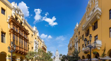 Lima, Peru, Central Plaza Belediye Başkanı çevresindeki sömürge sokakları veya tarihi şehir merkezinde Plaza de Armas.