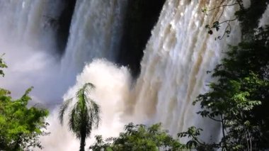 Arjantin, Iguazu Ulusal Şelale Parkı manzaralarının popüler turizm beldesi.