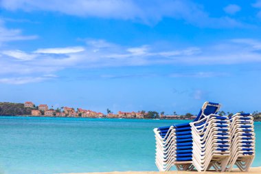 Sint Maarten Adası 'nın Karayip deniz seyahati için sahili..