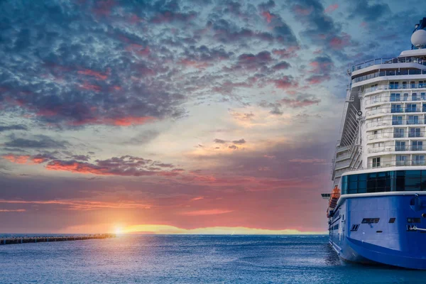 Kreuzfahrtschiff Auf Der Insel Sint Maarten Karibik Urlaub — Stockfoto