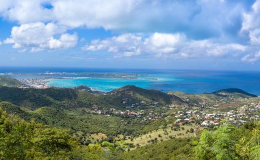 Karayip gemi seyahati, Pic Paradis 'ten Saint Martin adasının panoramik ufuk çizgisi.