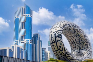 Dubai Geleceğin Müzesi, yenilikçi ve gelecekçi teknolojiler için bir sergi alanı.