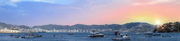 Messico Baia Acapulco Con Barche Turistiche Attesa Iniziare Escursioni Intorno — Foto Stock