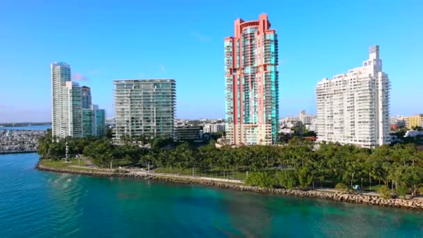 Miami Nin Güneyindeki Lüks Apartman Daireleri Miami Limanı Marinasına Bakan — Stok video
