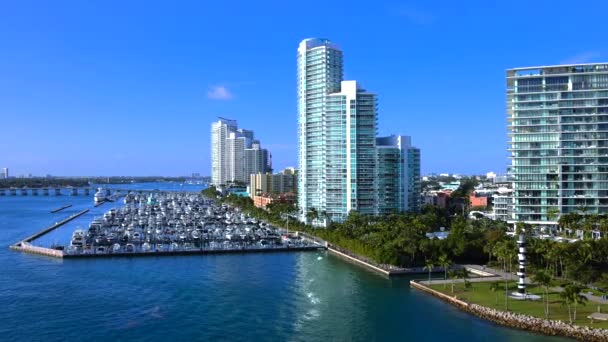 South Miami Luxury Condominiums Residences Facing Miami Harbor Marina — стоковое видео
