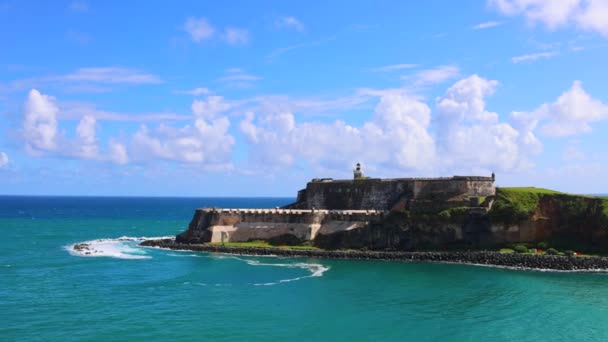 プエルトリコでのカリブ海の休暇に豪華なクルーズ船からのカスティーリョ フェリペの風景 — ストック動画