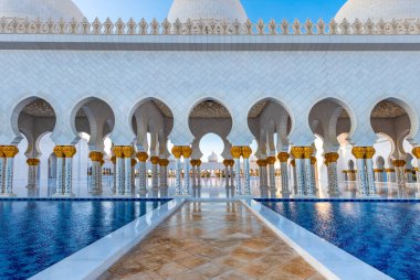 Abu Dabi Büyük Camii, İkonik Simge ve BAE Mimari Mucizesi.