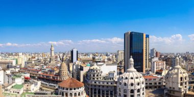 Buenos Aires 'in 9 de Julio Bulvarı yakınlarındaki panoramik şehir manzarası ve ufuk çizgisi.