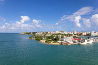 Porto Riko 'nun lüks yolcu gemisinden Porto Riko' ya Karayip tatili manzarası.