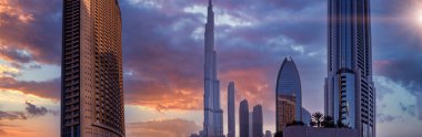 BAE, Dubai panoramik şehir merkezi ve Dubai alışveriş merkezi manzarası.