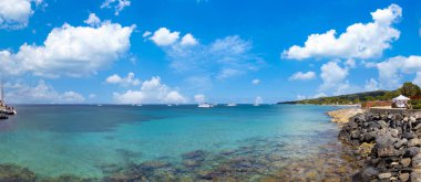 Saint Croix Frederiksted ABD Virjin Adaları 'nın Karayip tatilindeki panoramik gökyüzü manzarası.