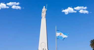 Casa Rosada, Arjantin başkanının ofisi tarihi Plaza de Mayo 'da yer almaktadır..